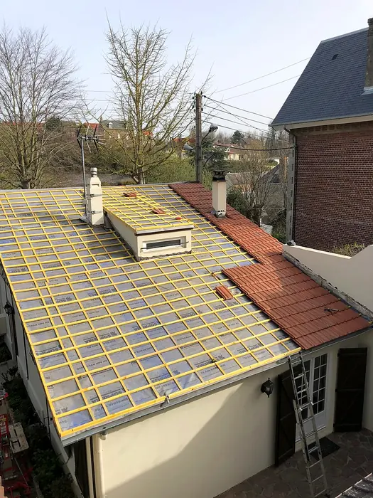Nouveau liteaunage posé sur la toiture