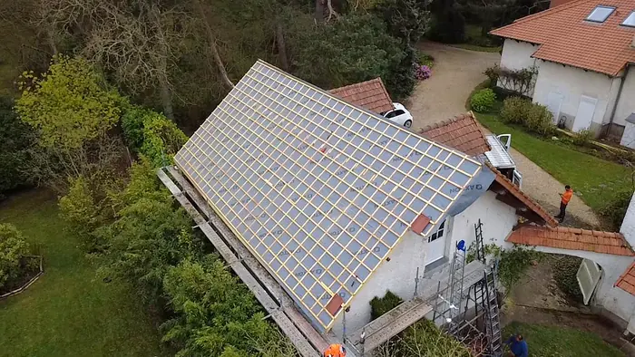 Liteaunage sur écran de sous-toiture